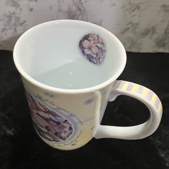 Tea cup - Picture 2 of 2